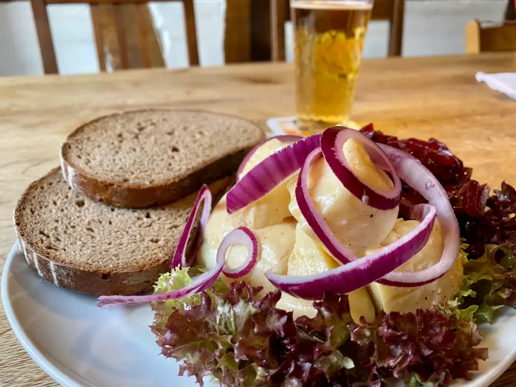 Handkäs’ Salat in der alten Dorfmühle in Auerbach